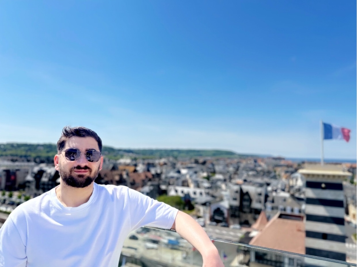 Interview étudiant ÉSTIAM : le parcours de Salah en Cybersécurité, Cloud, Systèmes & Réseaux